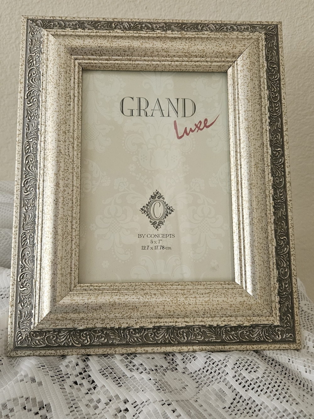 Grand Luxe Vintage-Style Picture Frame in Silver and Cream Ornate Decor 5X7